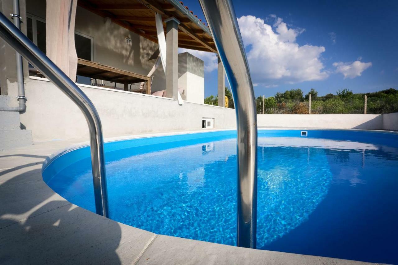 Villa Baras Garden - House With Pool Mirca  ภายนอก รูปภาพ