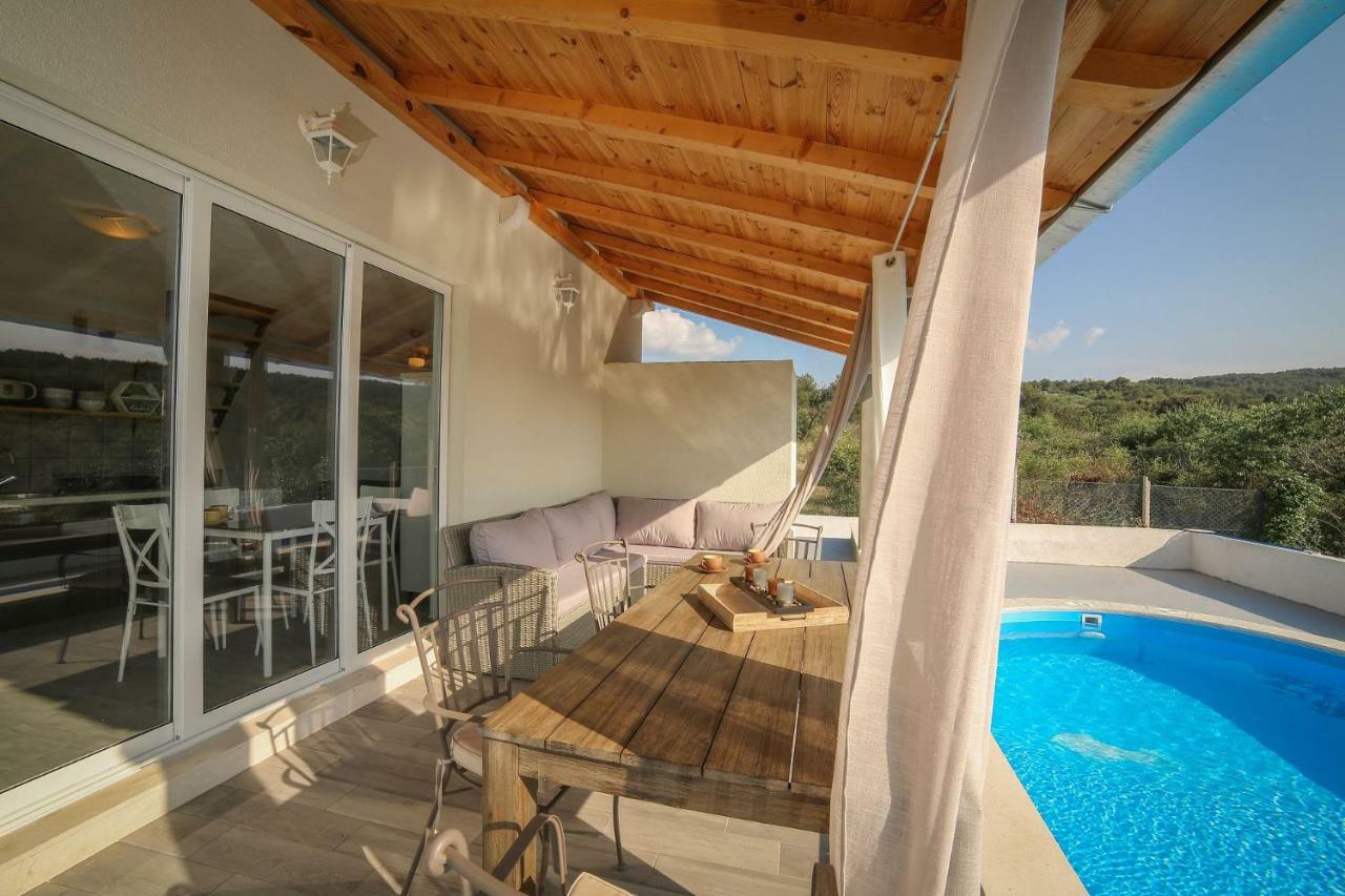Villa Baras Garden - House With Pool Mirca  ภายนอก รูปภาพ