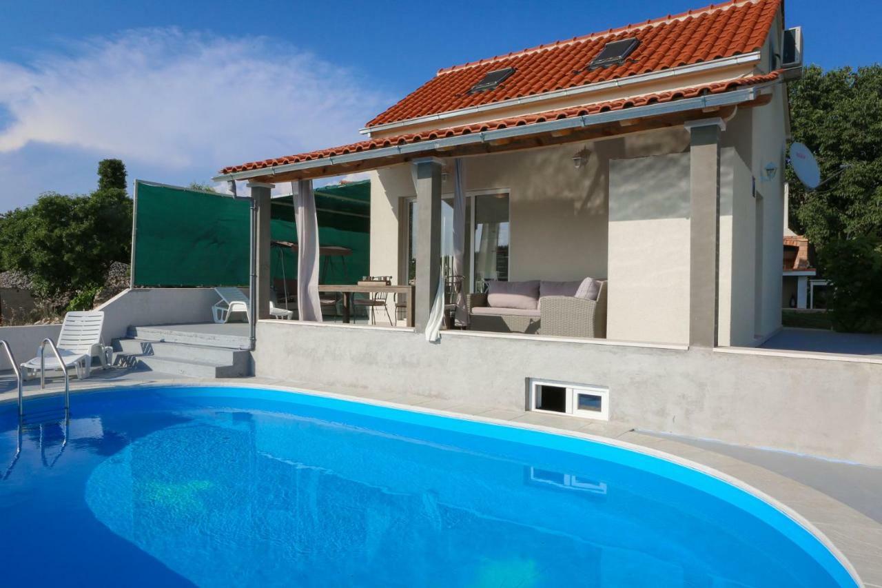 Villa Baras Garden - House With Pool Mirca  ภายนอก รูปภาพ